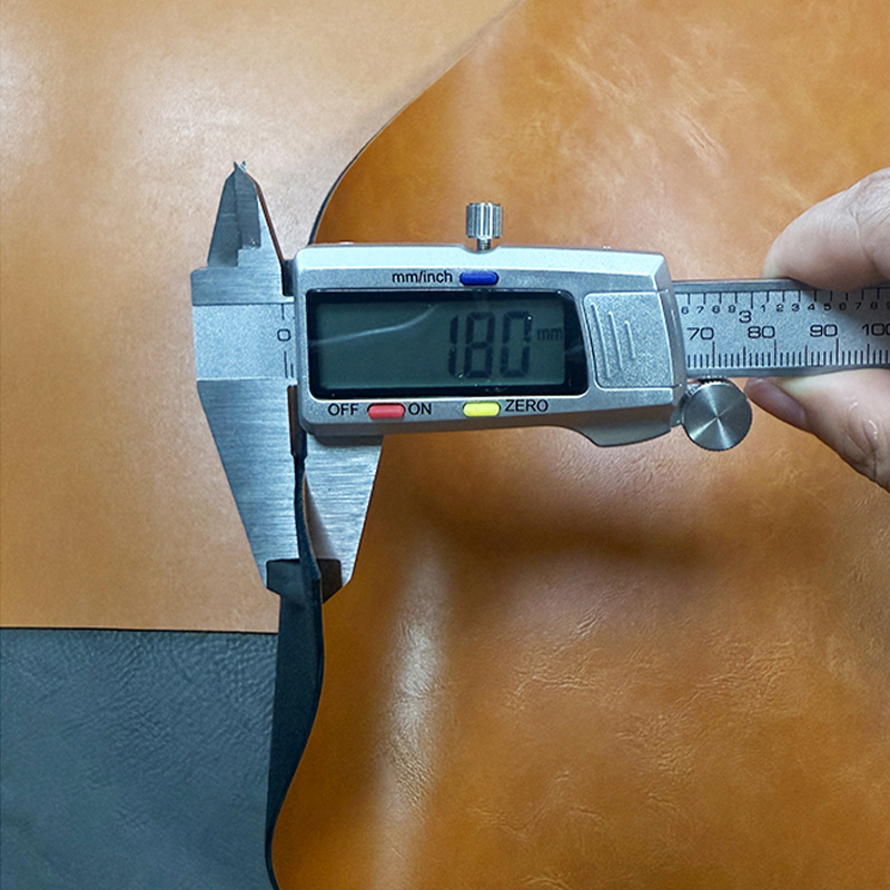 1,8mm laserovatelné koženkové listy s lepidlem/bez lepidla